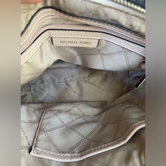 Michael Kors Bag,Michael Kors Cream and Pink Satchel - Picture 8 of 16